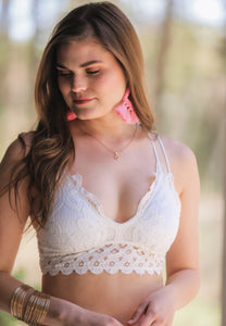 Ella Lace Scalloped Bralette in Ivory