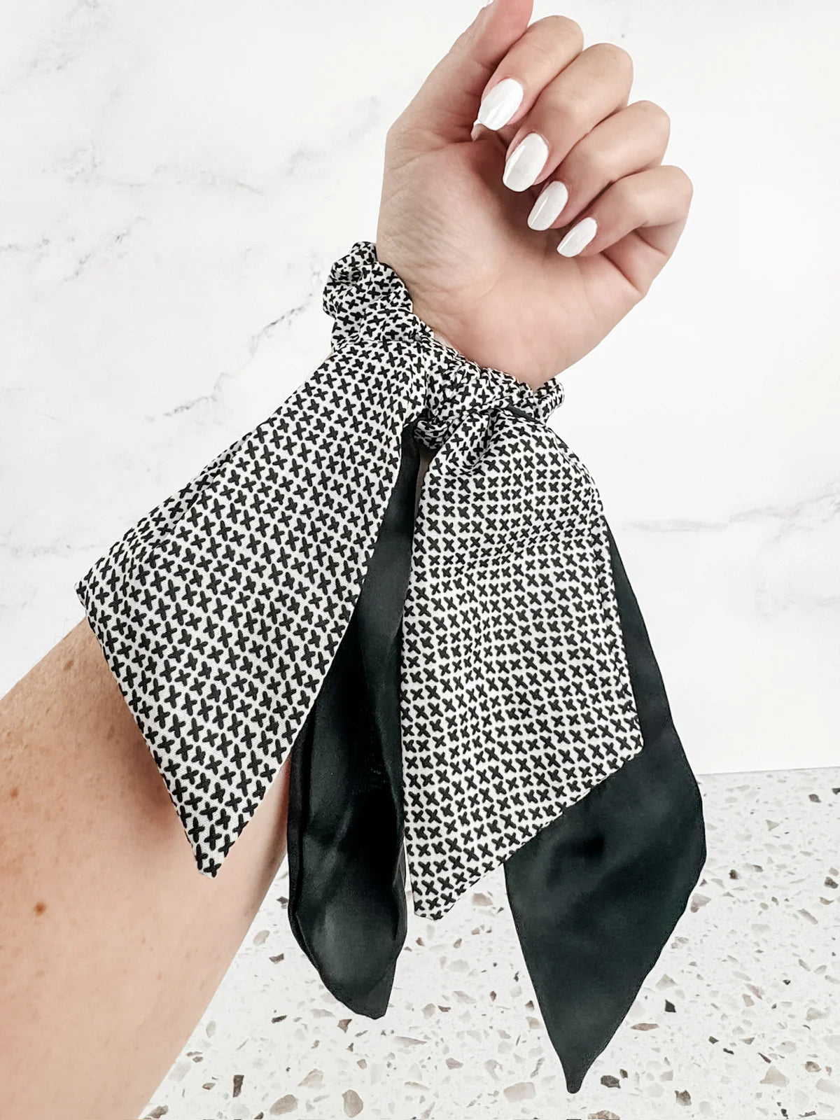 Annabelle Ribbon Scrunchie in Black