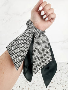 Annabelle Ribbon Scrunchie in Black
