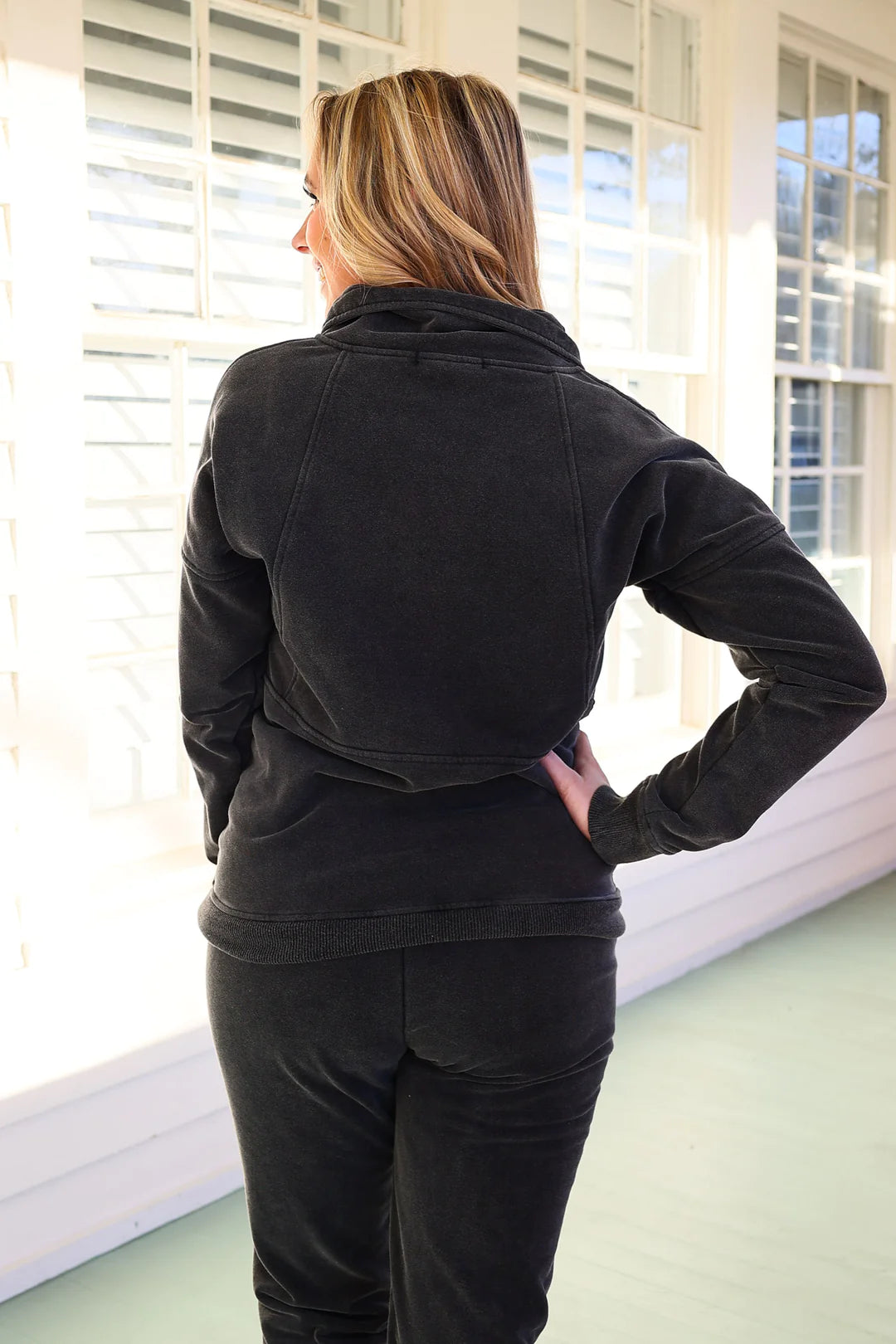 Vintage Wash HalfZip - Black